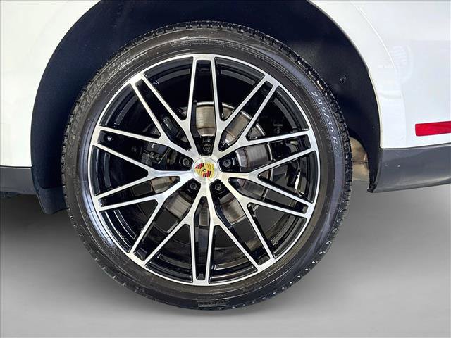 Certified 2026 Porsche Macan AWD/4WD image 25