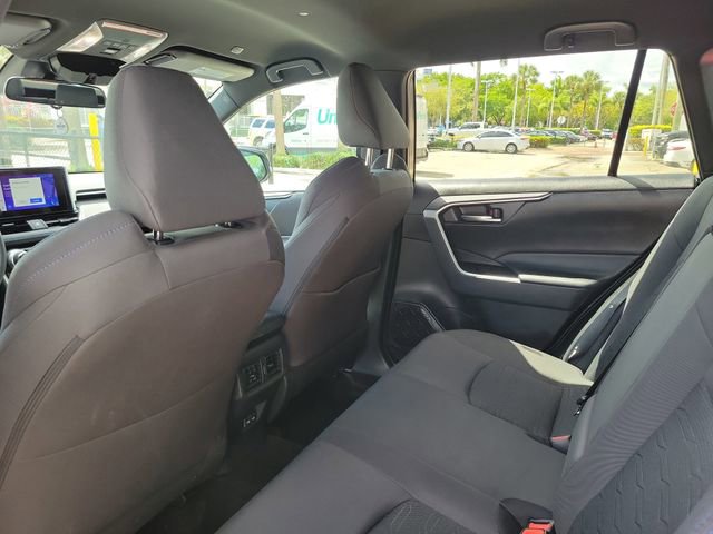 Used 2023 Toyota RAV4 SE image 5