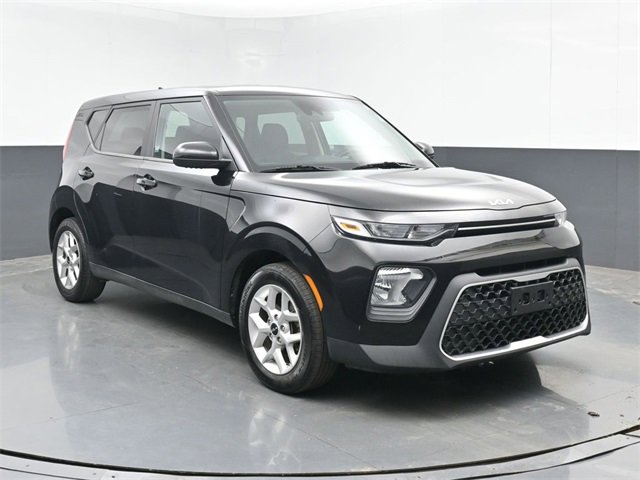 Used 2022 Kia Soul LX w/ Technology Package image 2