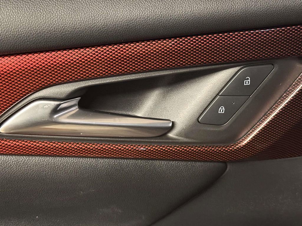 Used 2024 Chevrolet Traverse Z71 image 12