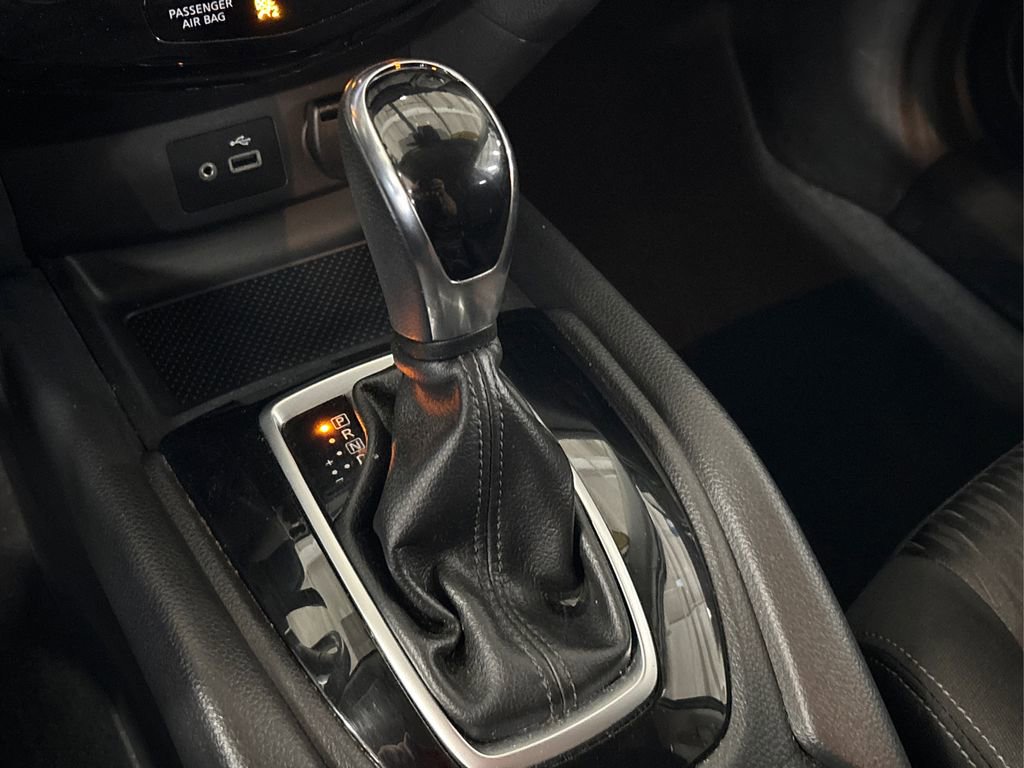 Used 2019 Nissan Rogue SV image 30