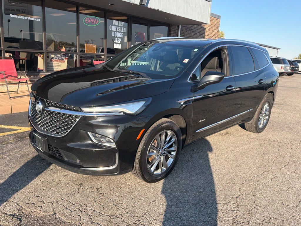 Used 2023 Buick Enclave Avenir w/ Avenir Technology Package AWD/4WD image 2