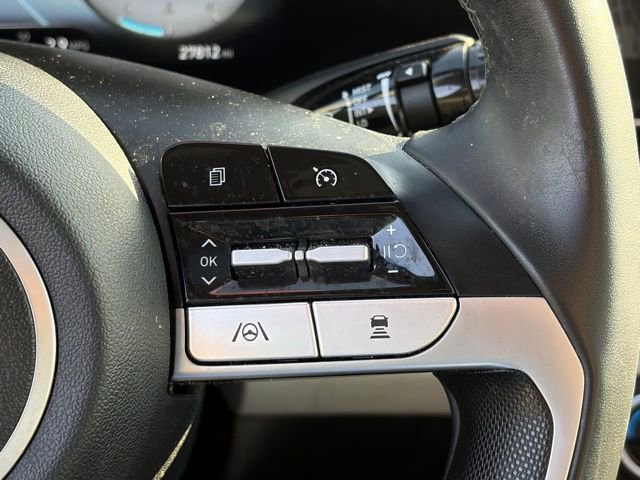 Used 2023 Hyundai Elantra Limited image 16