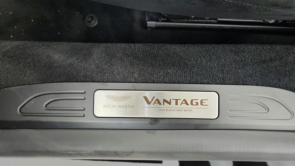 Used 2022 Aston Martin V8 Vantage Roadster image 18