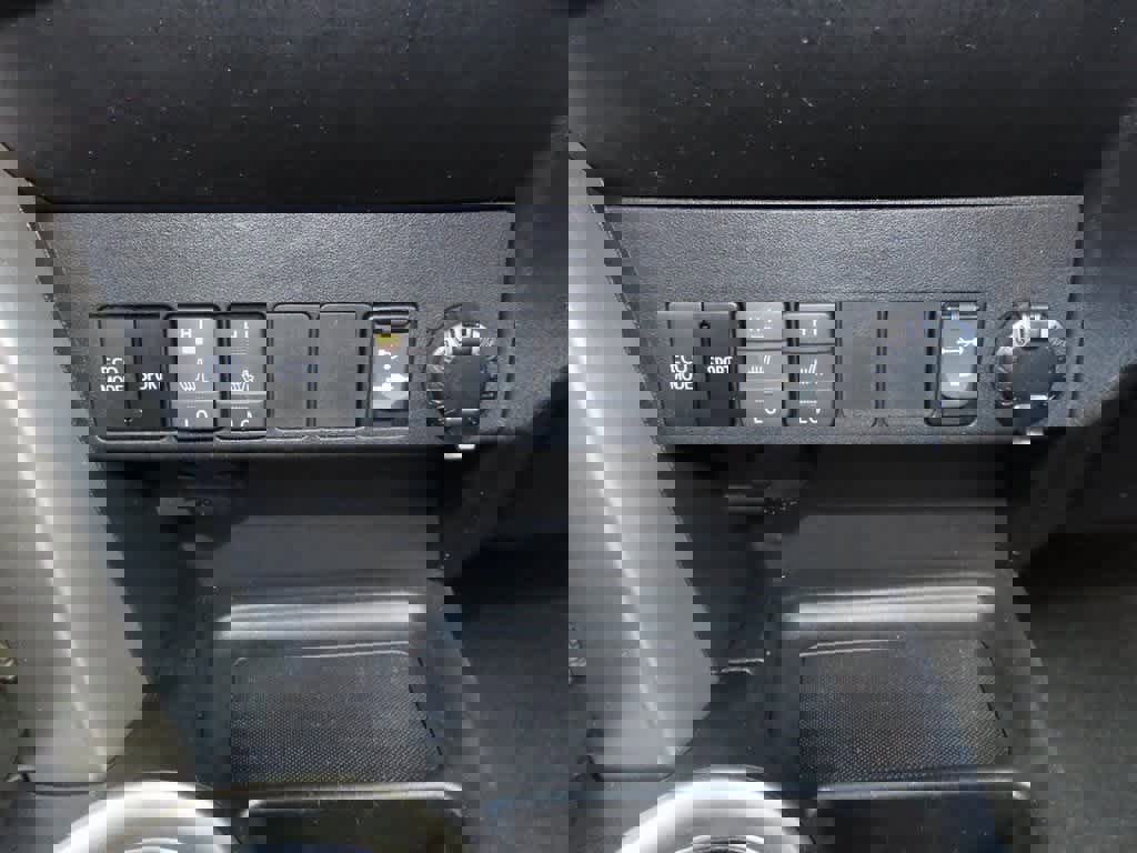 Used 2015 Toyota RAV4 Limited image 24