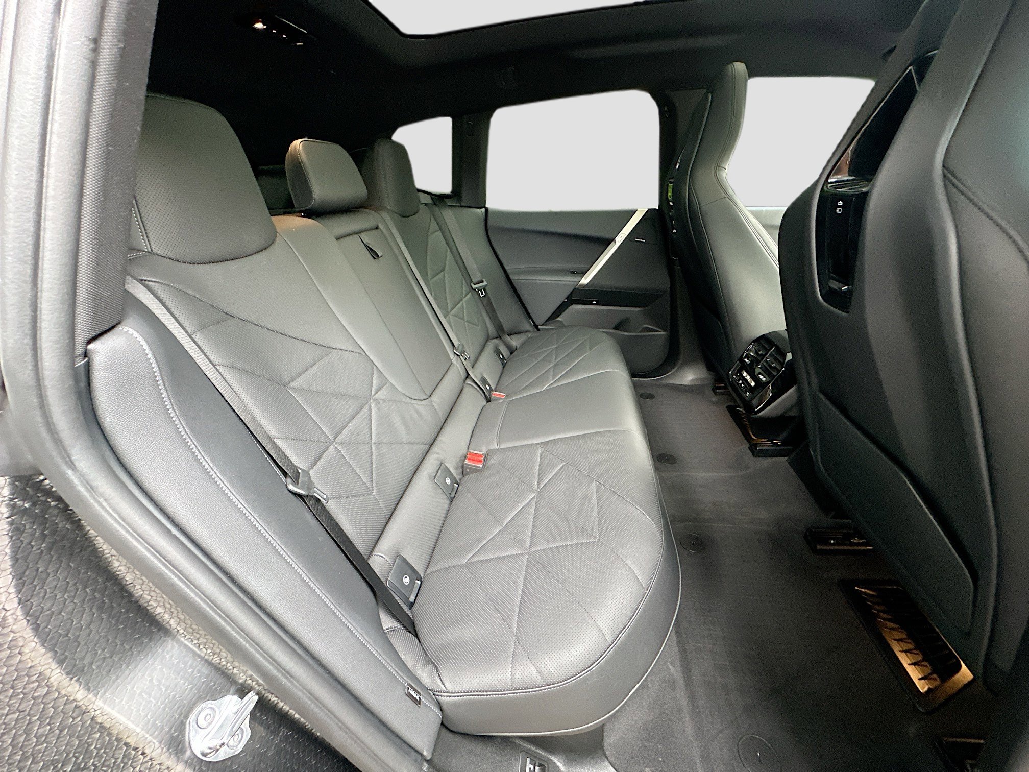 Certified 2025 BMW iX xDrive50 image 29