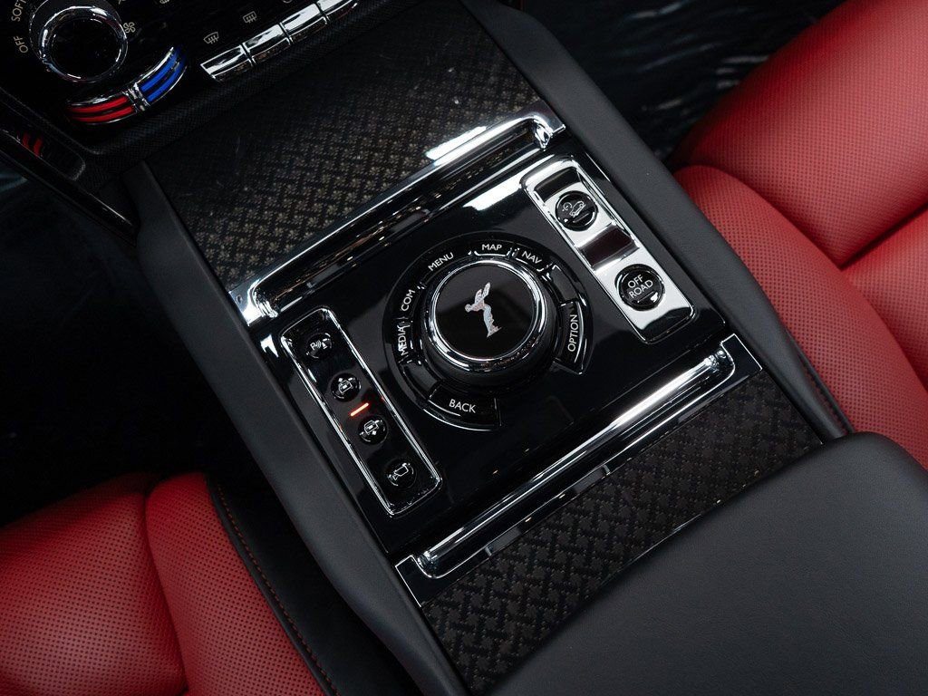 Certified 2024 Rolls-Royce Cullinan Black Badge w/ Driver's Package image 40