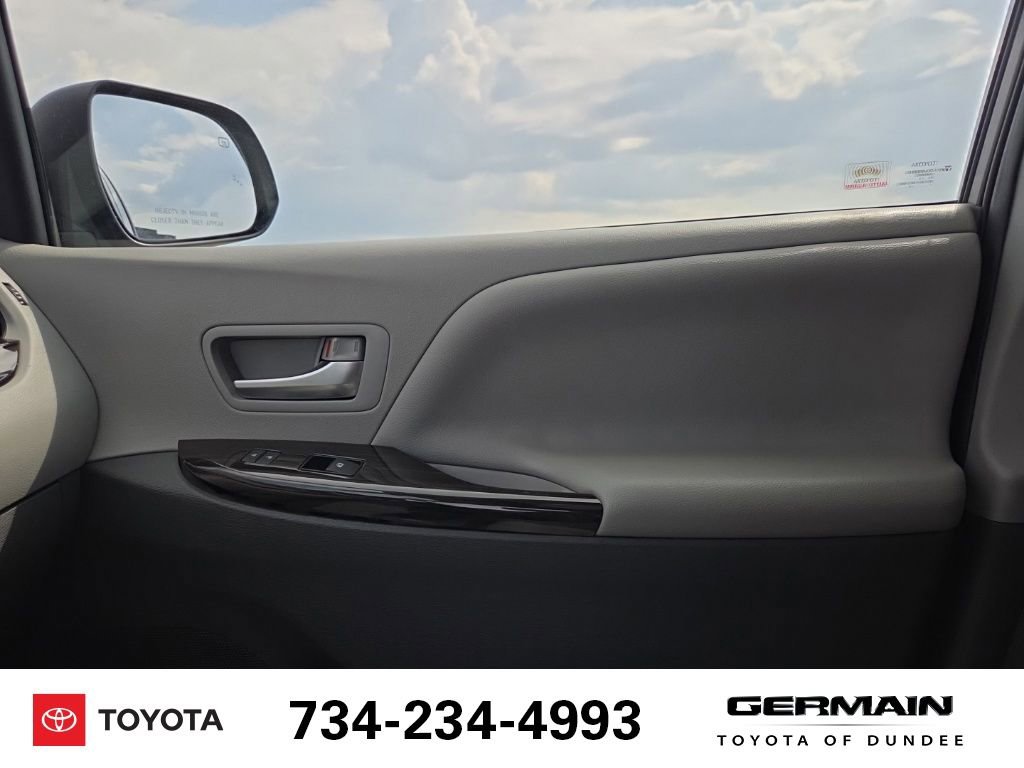 Used 2020 Toyota Sienna XLE FWD image 29
