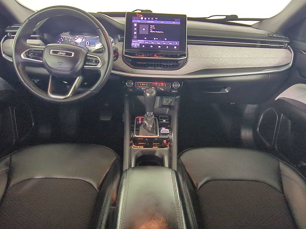 Used 2024 Jeep Compass Latitude AWD/4WD image 17