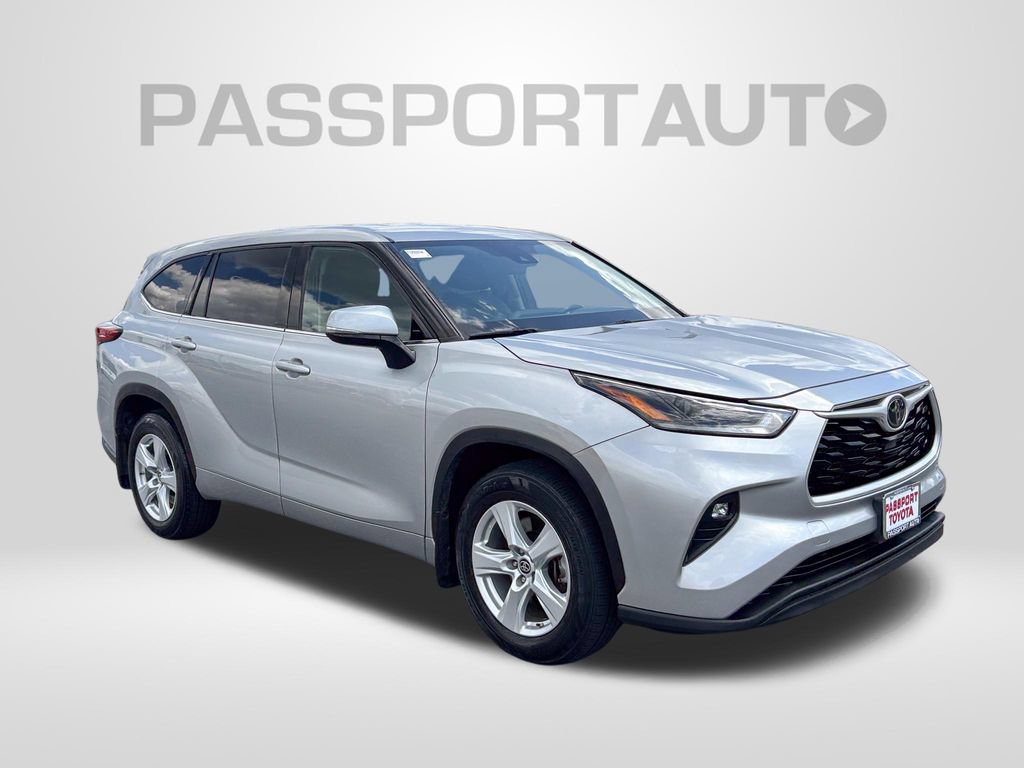 Used 2021 Toyota Highlander LE AWD/4WD image 11