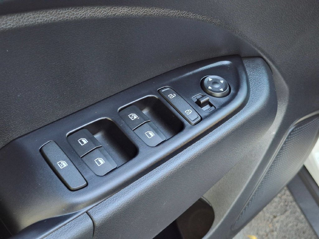 Used 2026 Hyundai Venue SEL FWD image 13