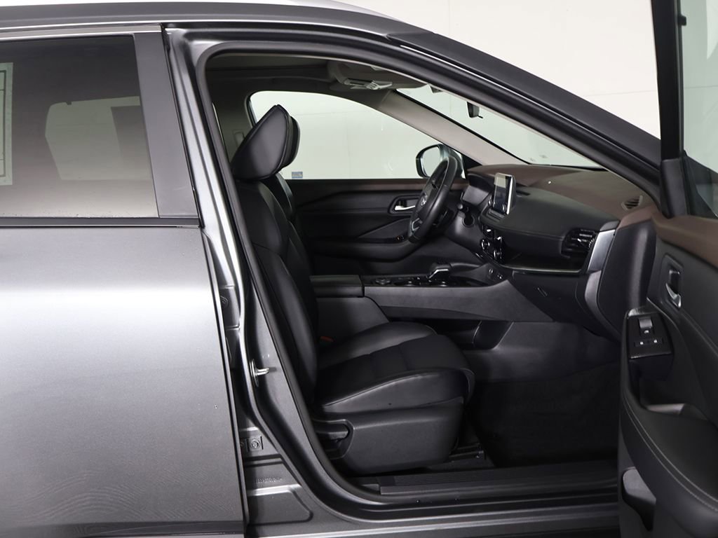 Used 2023 Nissan Rogue SV w/ SV Premium Package image 30