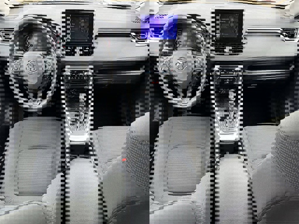 Used 2025 Toyota RAV4 LE image 8