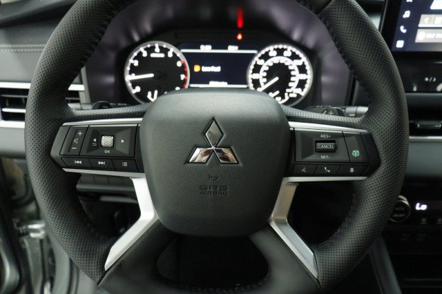New 2026 Mitsubishi Outlander SE FWD image 8