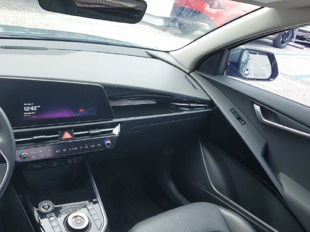 Certified 2023 Kia Niro SX Touring FWD image 14