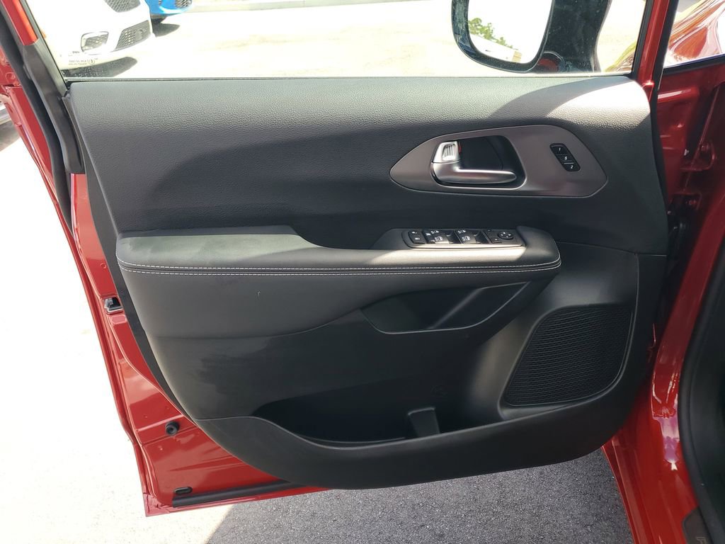 New 2025 Chrysler Pacifica Select FWD image 6