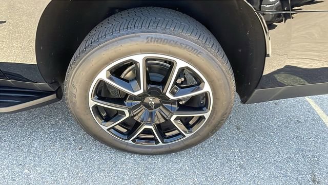 Used 2025 Chevrolet Suburban RST w/ Comfort Package AWD/4WD image 30