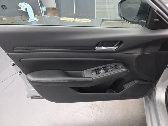 Used 2024 Nissan Altima 2.5 SV image 24