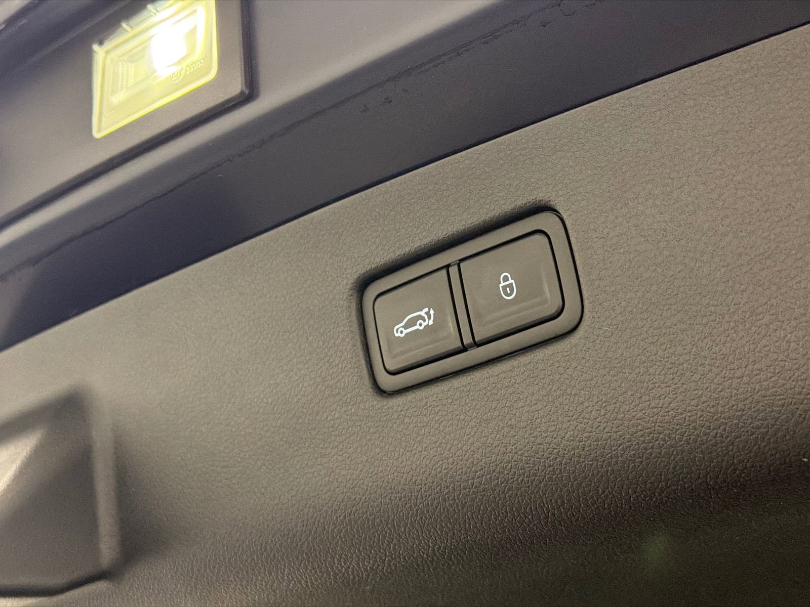 Used 2025 Genesis GV70 2.5T image 9