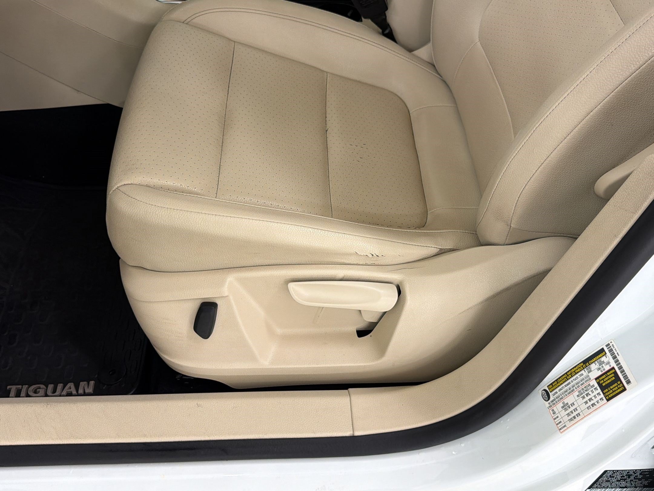 Used 2015 Volkswagen Tiguan SEL FWD image 15