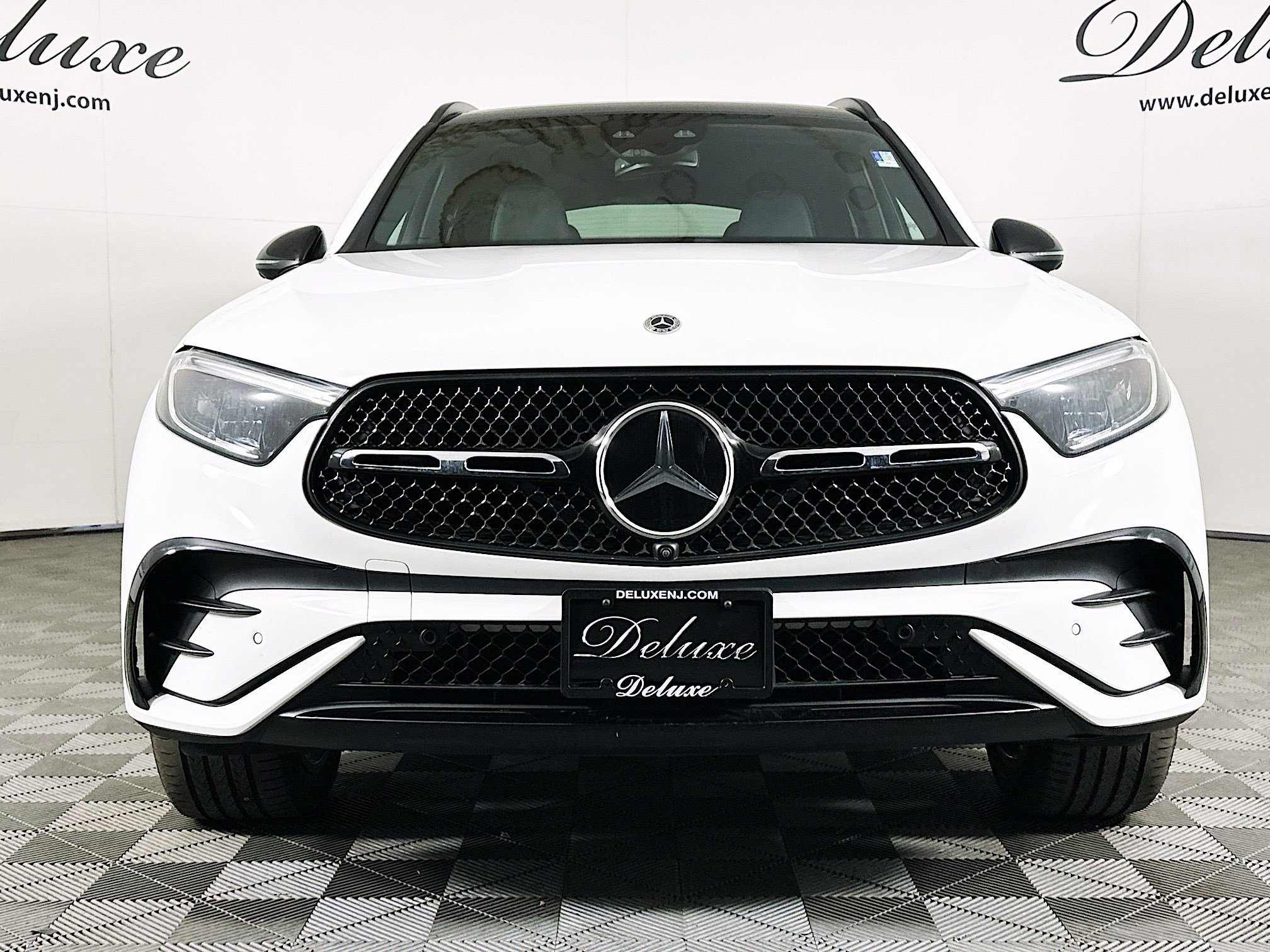 Used 2025 Mercedes-Benz GLC 300 4MATIC image 2
