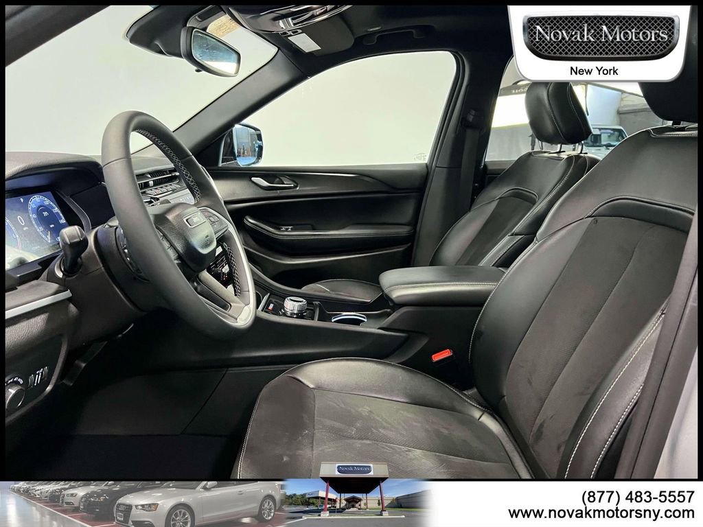 Used 2024 Jeep Grand Cherokee L Altitude image 17