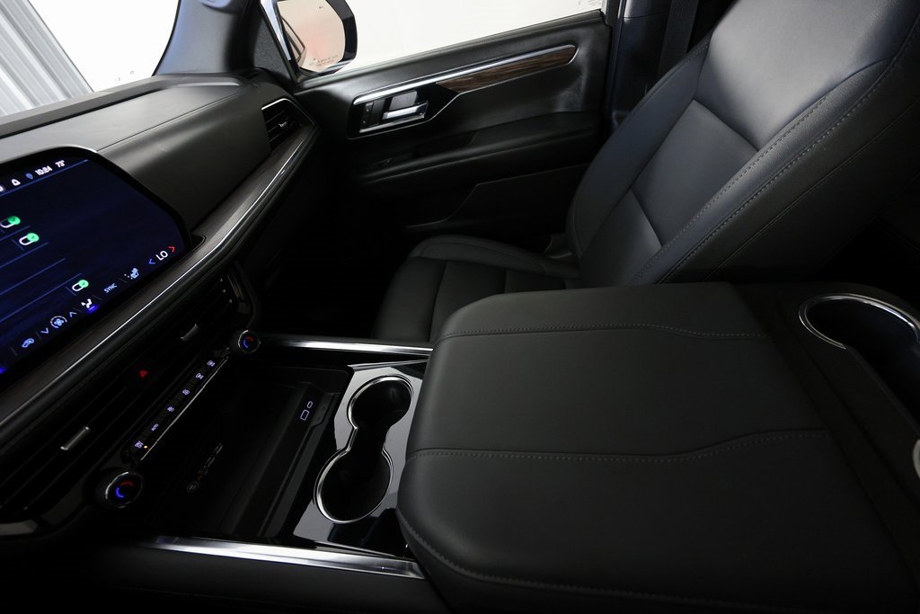 Used 2025 Chevrolet Suburban Z71 w/ Comfort Package image 41