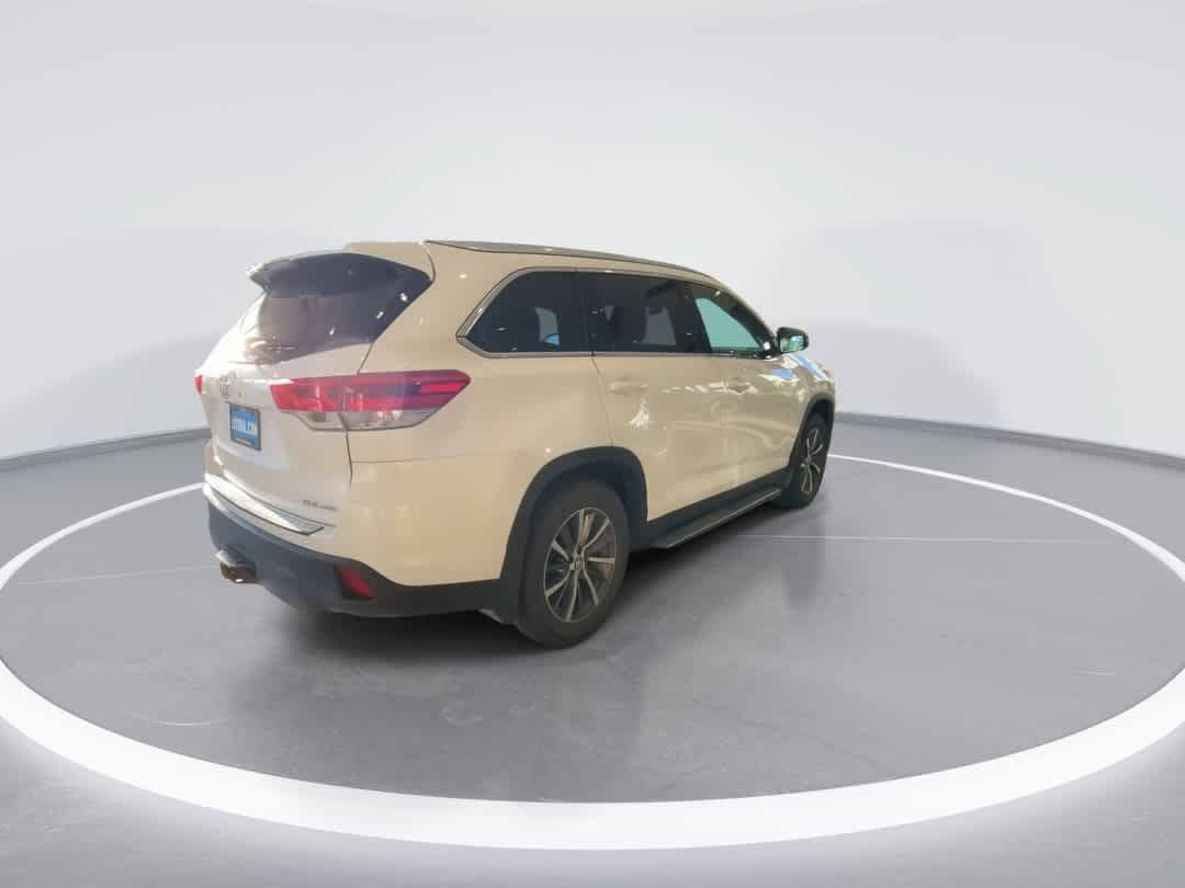 Used 2019 Toyota Highlander XLE AWD/4WD image 8