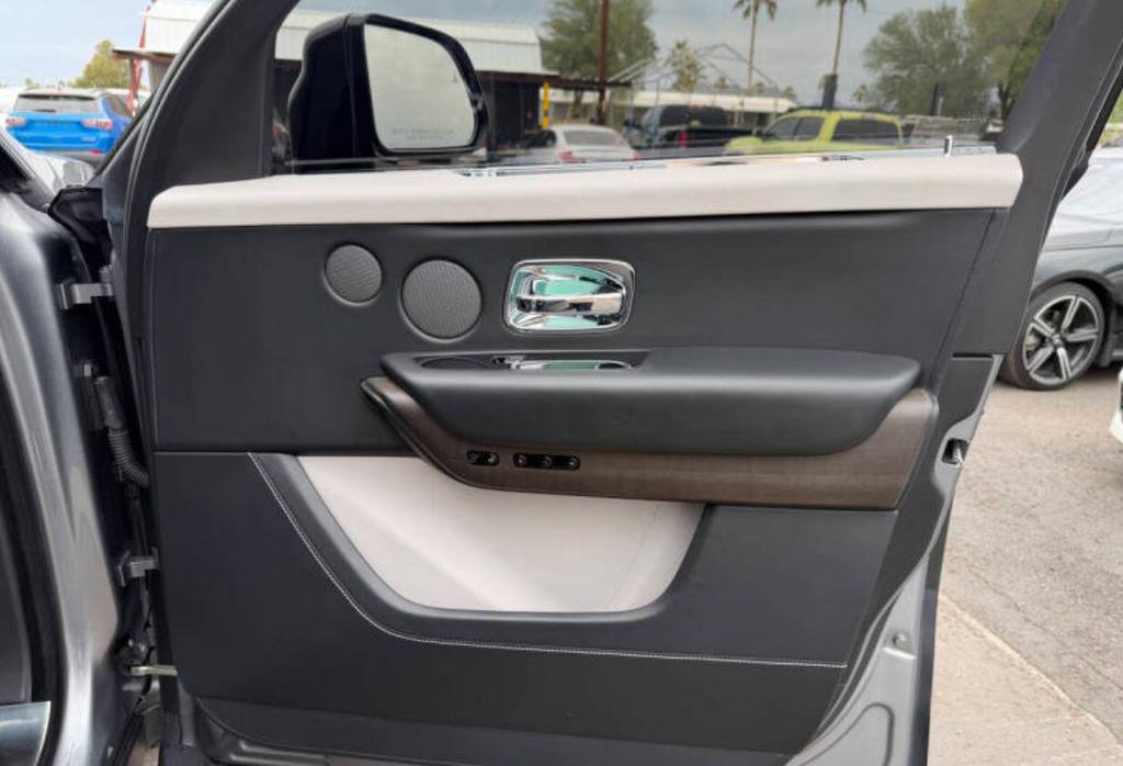 Used 2023 Rolls-Royce Cullinan image 10