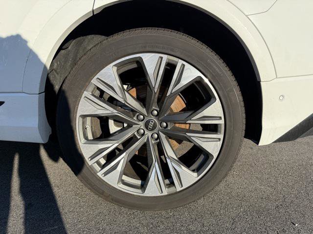 Certified 2025 Audi Q8 Prestige w/ Prestige Package image 11