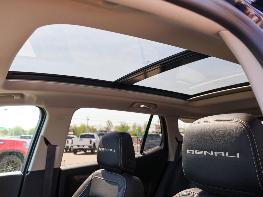 Used 2024 GMC Terrain Denali w/ Black Diamond Edition image 8