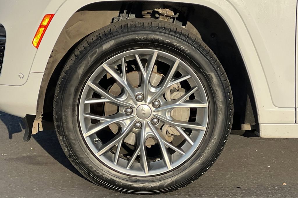 Used 2024 Jeep Grand Cherokee Summit AWD/4WD image 28