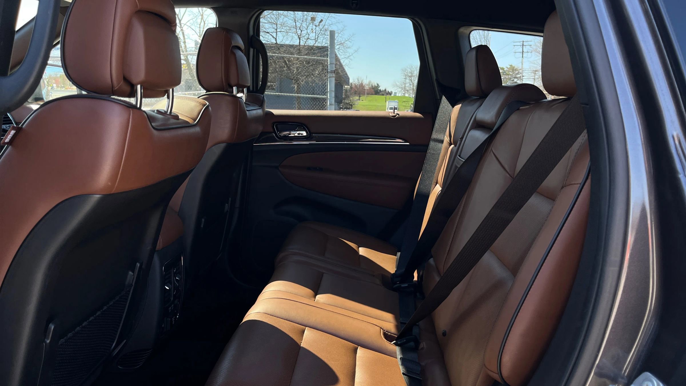 Used 2020 Jeep Grand Cherokee Overland AWD/4WD image 10