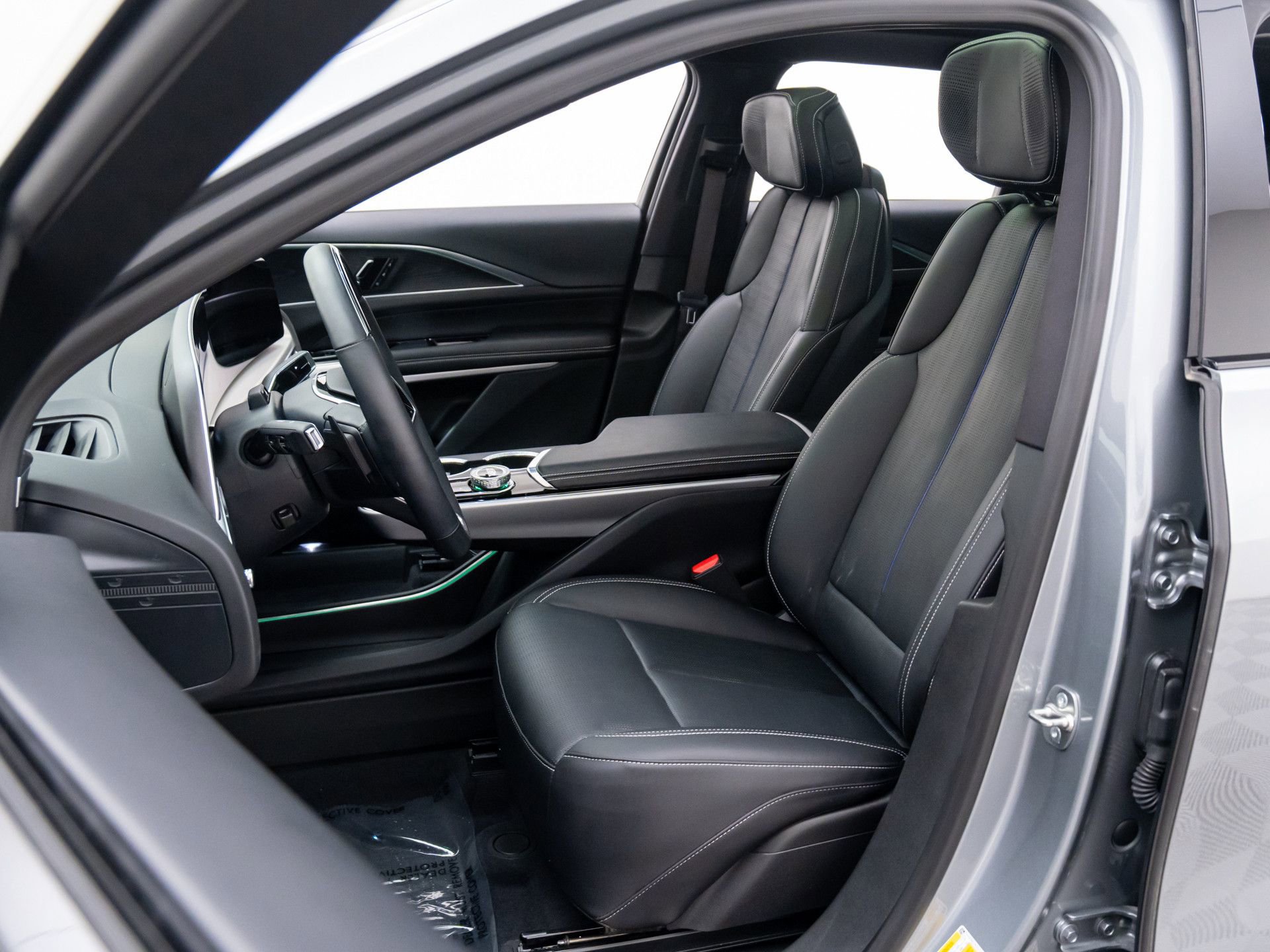 Certified 2024 Cadillac Lyriq Luxury w/ LPO, Floor Liner Package image 18