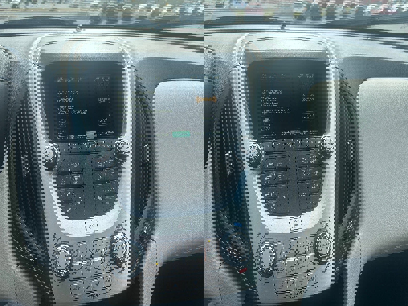 Used 2017 Chevrolet Equinox LT image 25