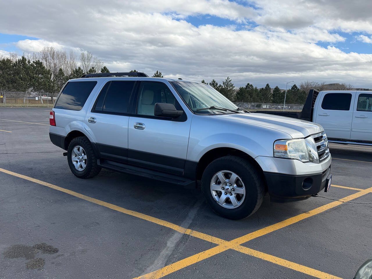 Used 2011 Ford Expedition XL w/ HD Trailer Tow Pkg AWD/4WD image 2