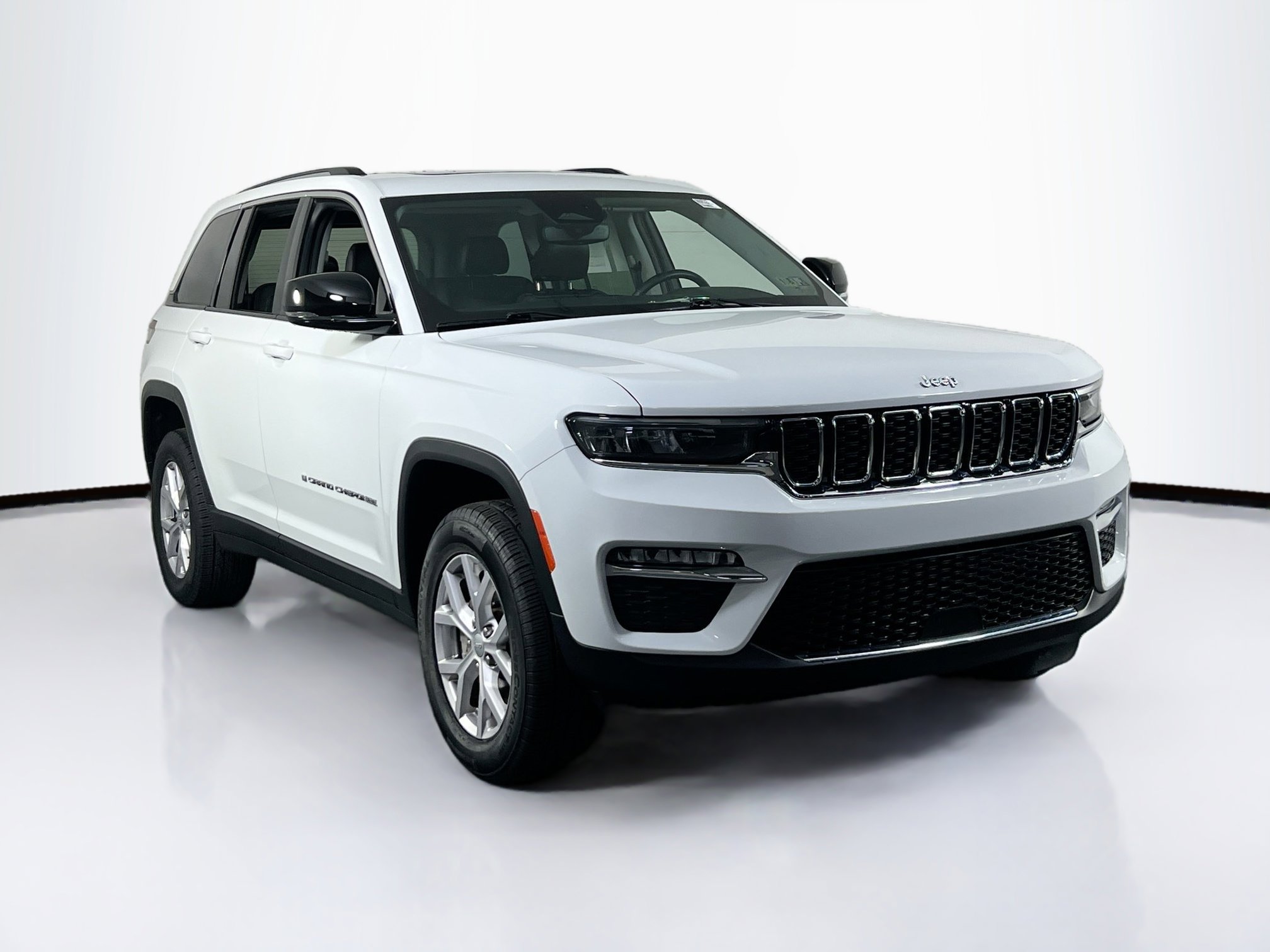 Used 2022 Jeep Grand Cherokee Limited image 3