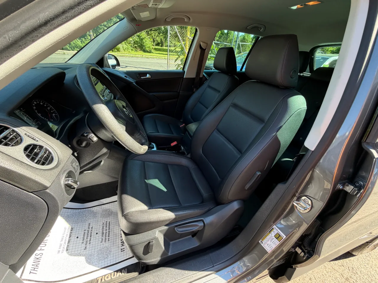 Used 2012 Volkswagen Tiguan LE FWD image 19