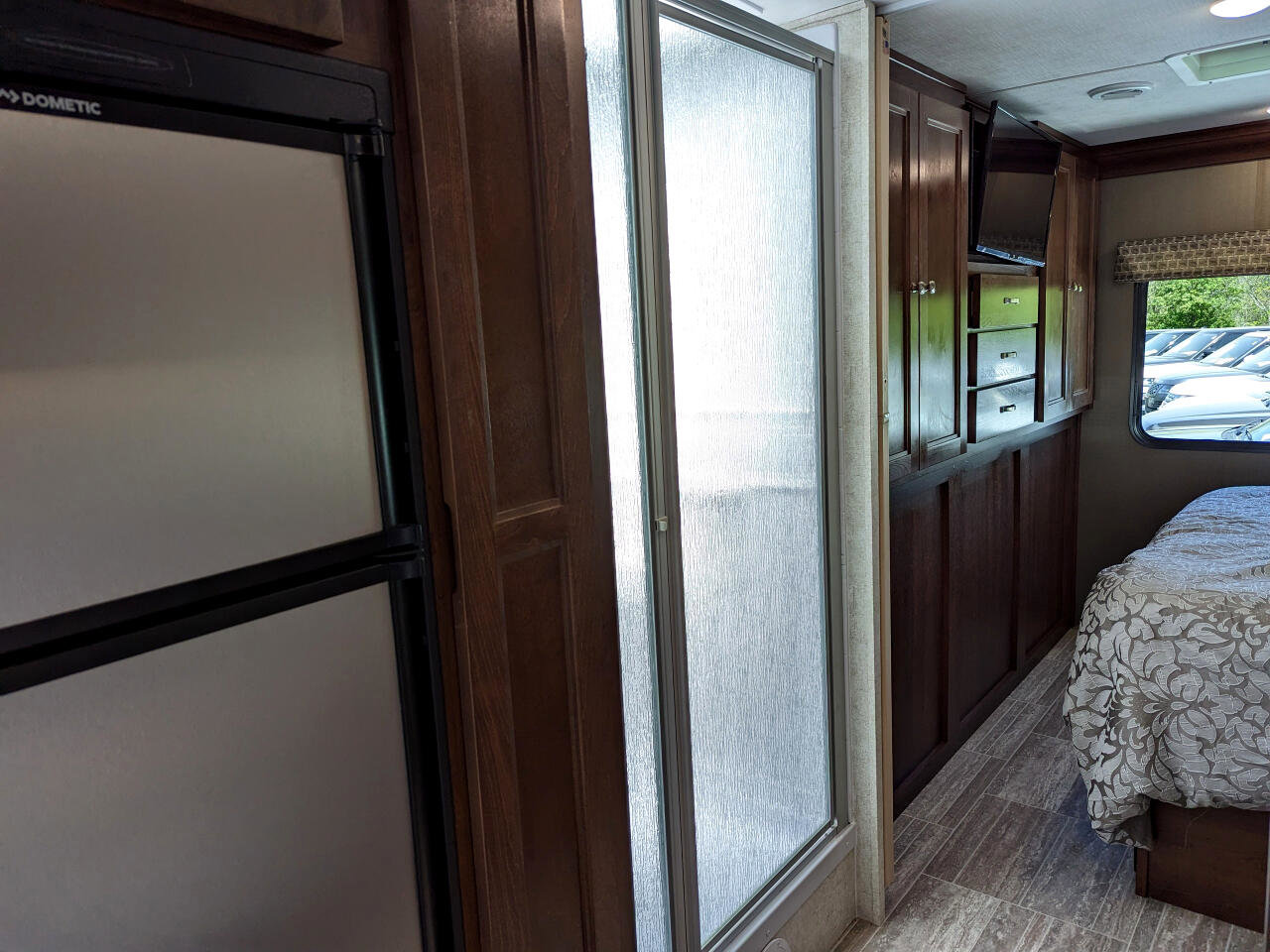 Used 2019 Chevrolet Express 4500 w/ RV Package RWD image 78