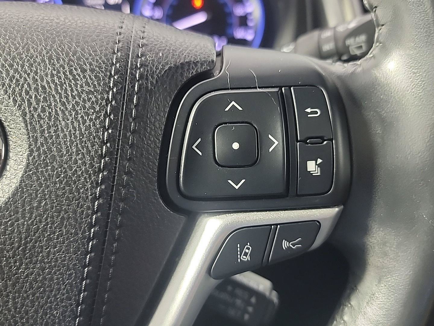 Used 2018 Toyota Highlander Limited AWD/4WD image 27