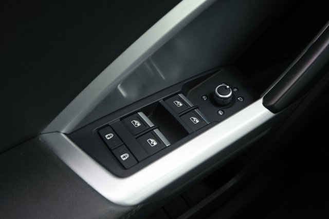 Used 2024 Audi Q3 2.0T Premium image 23