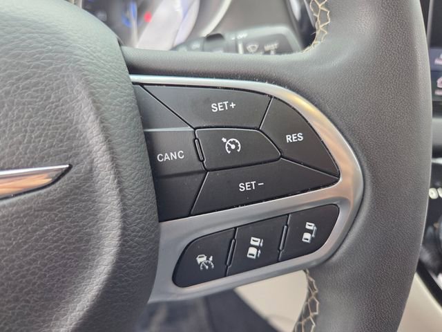 Used 2023 Chrysler Pacifica Touring-L FWD image 21