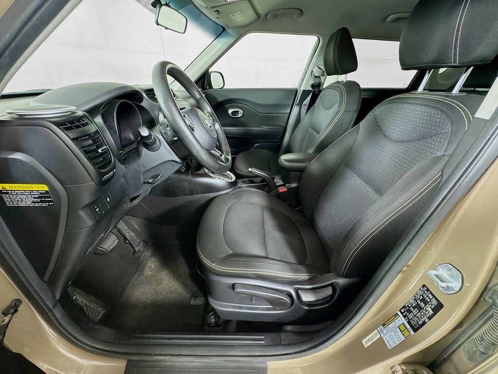 Used 2014 Kia Soul + FWD image 22
