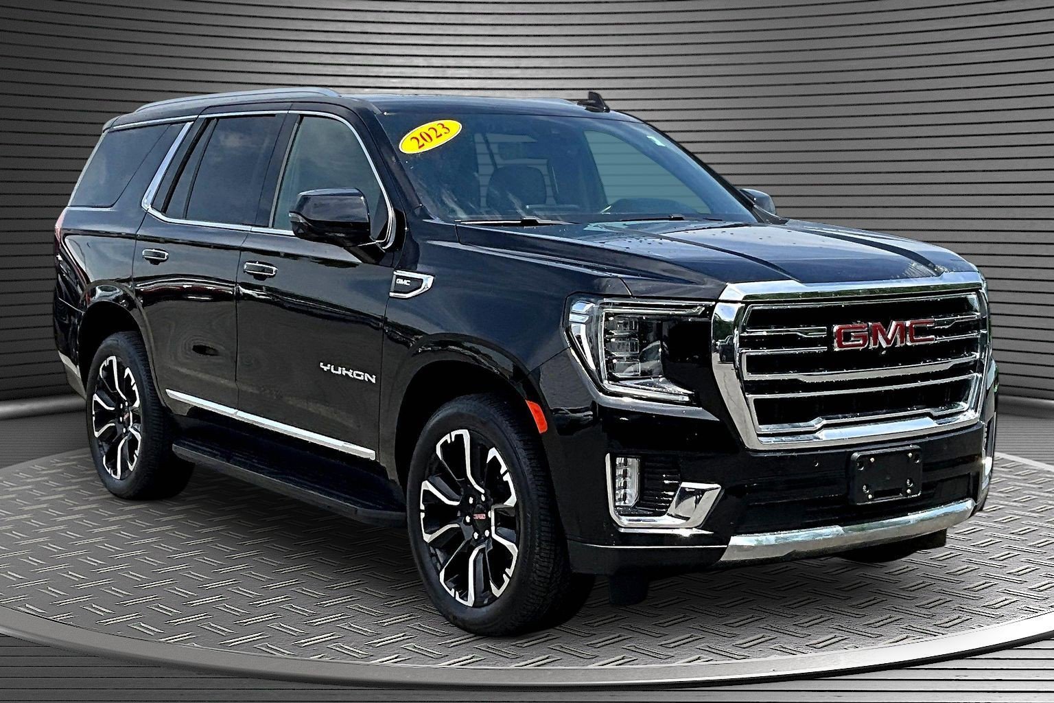 Used 2023 GMC Yukon SLT w/ SLT Premium Package AWD/4WD image 1