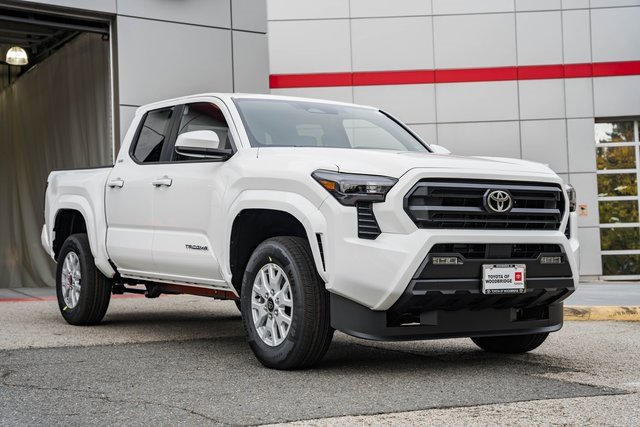 New 2025 Toyota Tacoma SR5