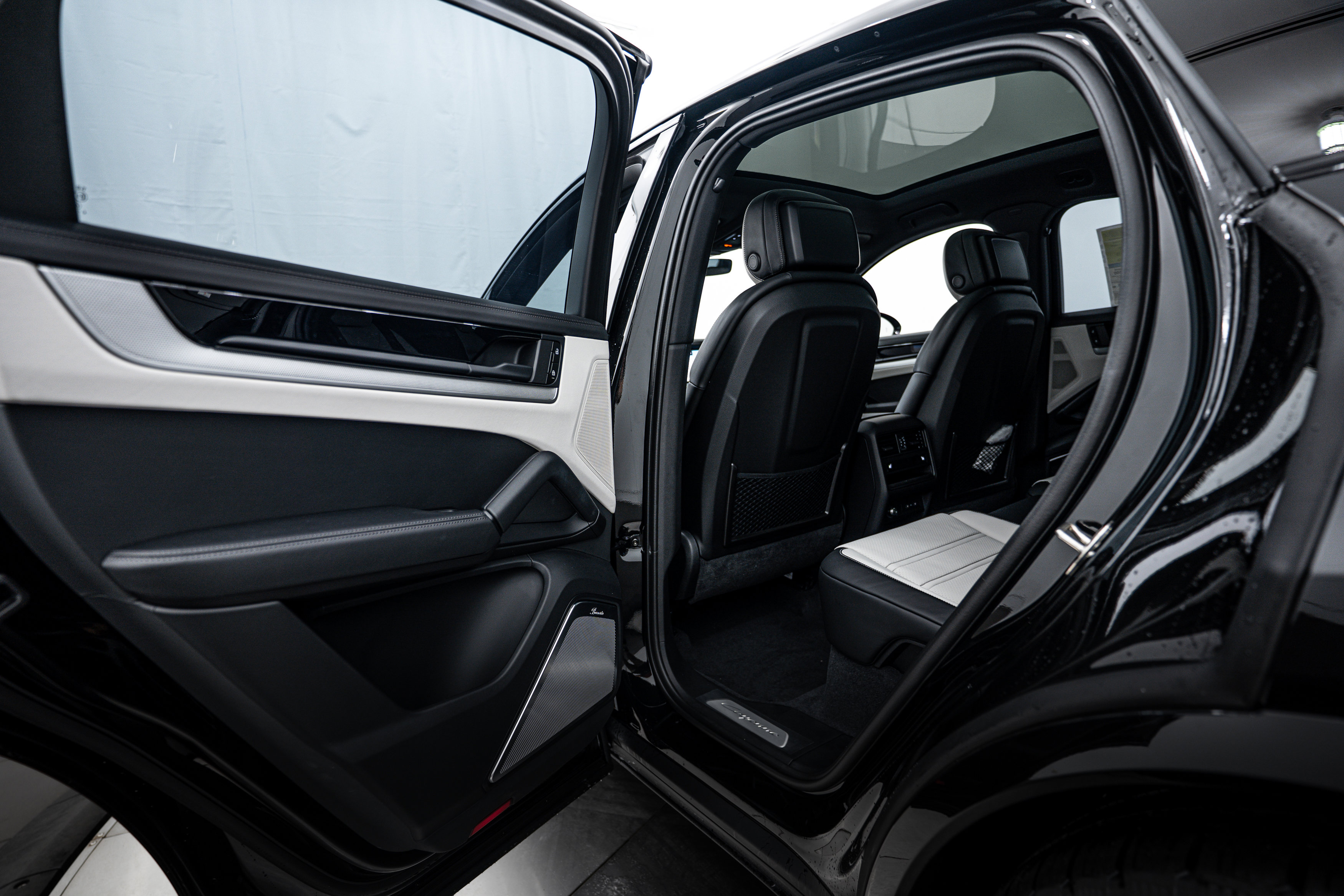 New 2026 Porsche Cayenne S image 21