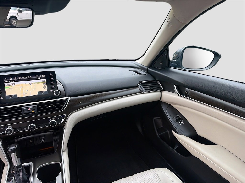 Used 2018 Honda Accord Touring image 25