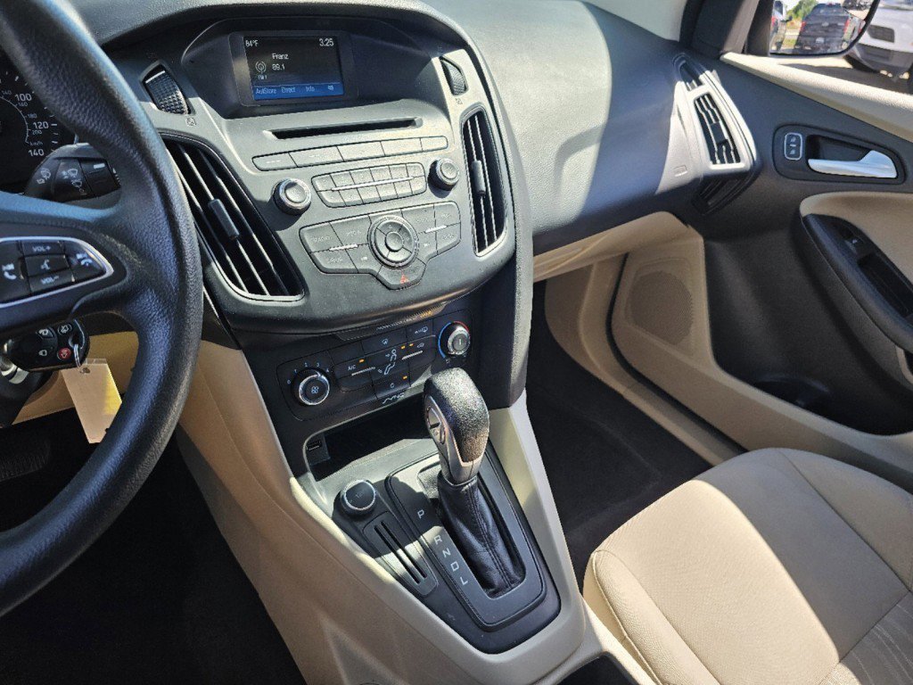 Used 2017 Ford Focus SE FWD image 25