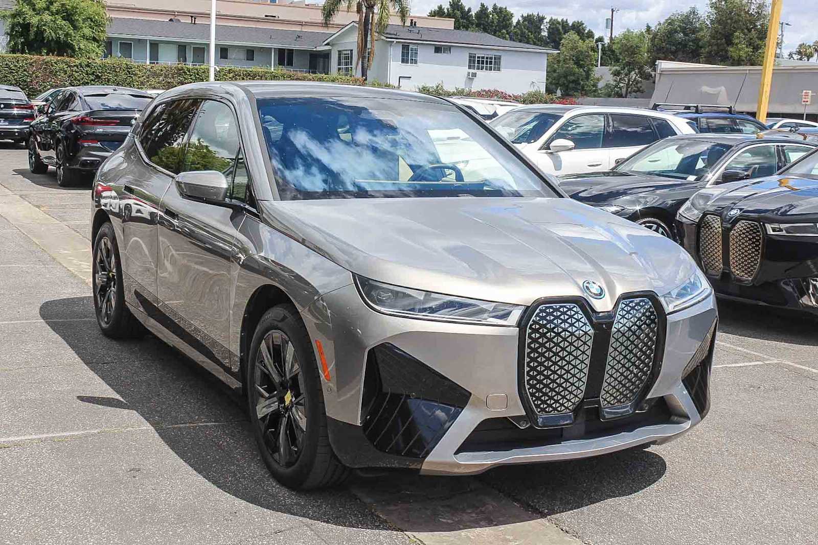 Certified 2023 BMW iX xDrive50 w/ Sport Package image 5