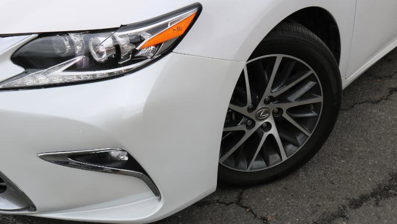 Used 2018 Lexus ES 350 w/ Luxury Package w/Wood Trim image 4